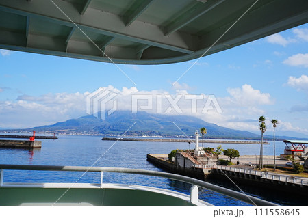 桜島フェリー出航 111558645