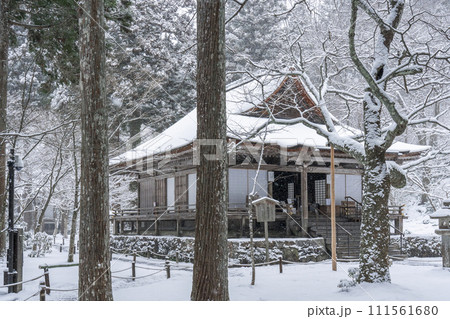 京都 大原三千院 雪景色の往生極楽院 京都 大原三千院 雪景色の往生極楽院 111561680