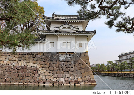 京都・二条城の西南隅櫓 111561896