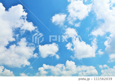 夏の青空と雲 夏の青空と雲 111562039