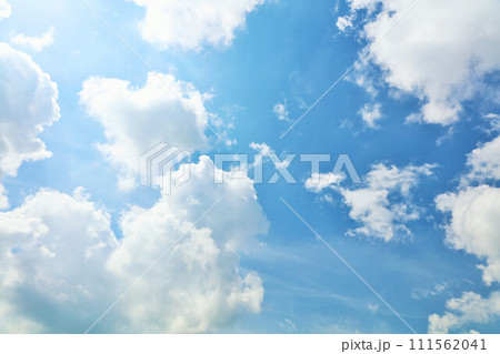 夏の青空と雲 夏の青空と雲 111562041