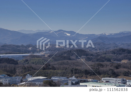 二ノ宮山展望塔からの両神山の眺め 埼玉県滑川町 二ノ宮山展望塔からの両神山の眺め 埼玉県滑川町 111562838