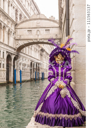 ヴェネツィア　仮面の女とためいき橋 111563137