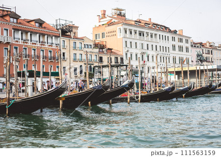 ベネチア ゴンドラの停泊所 ベネチア ゴンドラの停泊所 111563159