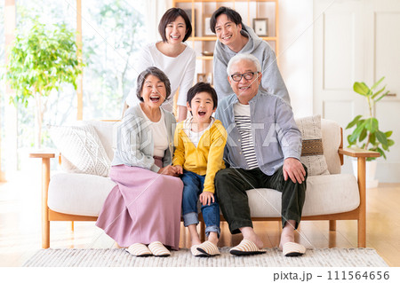 三世代家族 三世代家族 111564656