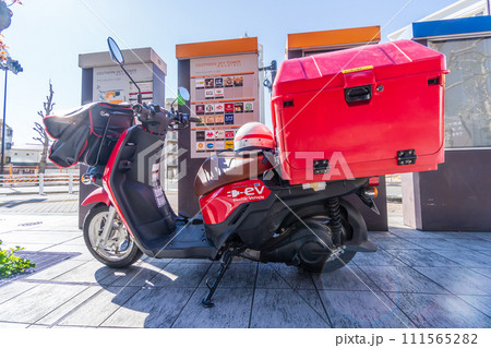 郵便バイク　電気バイク　SDGs　エコ 111565282