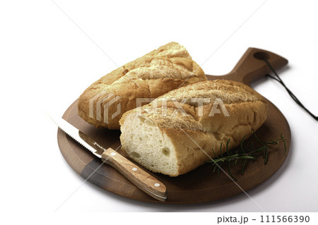 フランスパン （ バゲット ）白バック 111566390