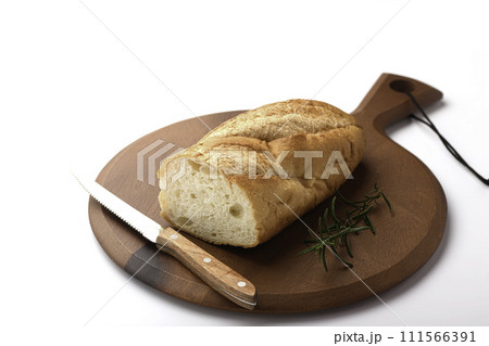 フランスパン （ バゲット ）白バック 111566391