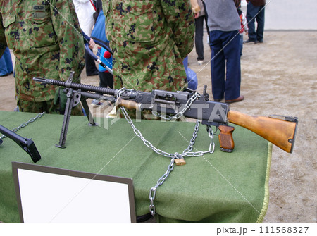 展示される陸上自衛隊の62式7.62mm機関銃の写真素材 [111568327] - PIXTA