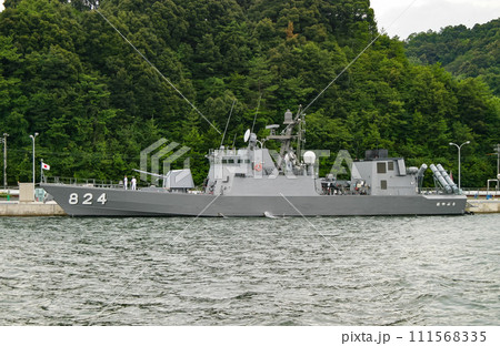 停泊中の海上自衛隊 ミサイル艇 111568335