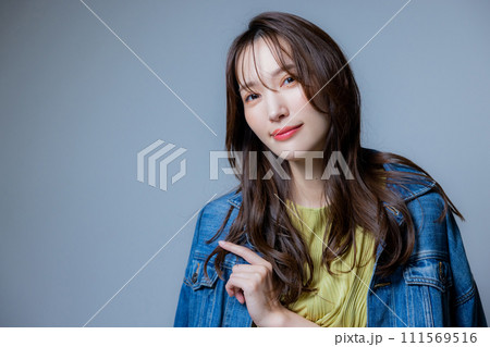 ロングヘアの女性 ロングヘアの女性 111569516