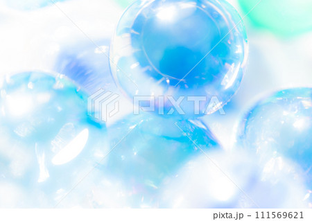 ビー玉・爽やか 背景素材 111569621