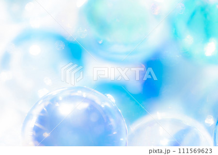 ビー玉・爽やか 背景素材 111569623