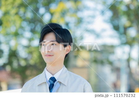 作業着を着た男性　 111570232