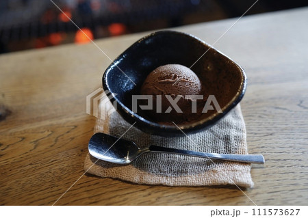 チョコレートアイスクリーム 111573627