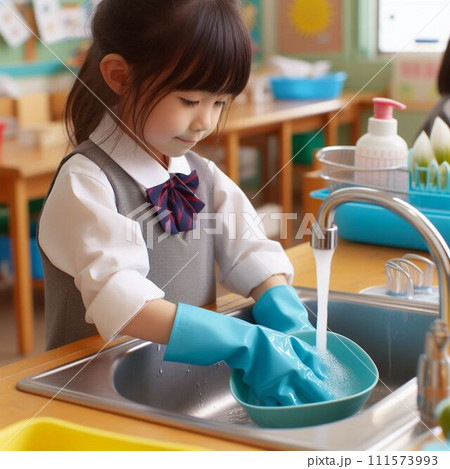 洗い物をする小学生 111573993