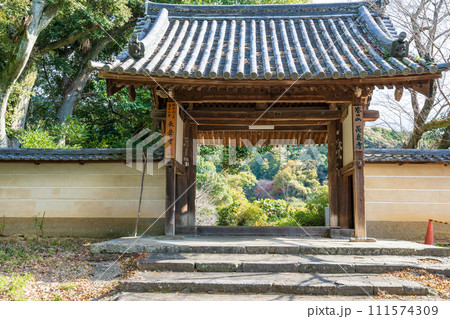 奈良県天理市 長岳寺の大門 奈良県天理市 長岳寺の大門 111574309