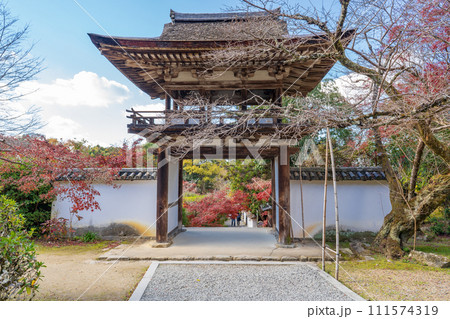 奈良県天理市 長岳寺の鐘楼門 奈良県天理市 長岳寺の鐘楼門 111574319