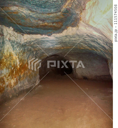 mysterious path through the cave 111574508