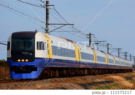 総武本線を走る特急しおさい 111575217