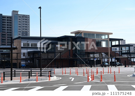 関西本線　桑名駅西口の外観 111575248