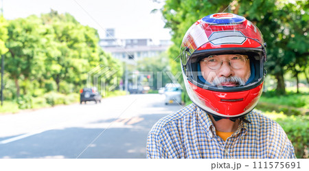 バイクライフ シニアライダーのアップ バイクライフ シニアライダーのアップ 111575691