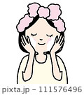 泡洗顔する女性のイラスト 111576496