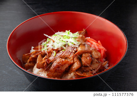 豚バラ焼肉丼 111577376