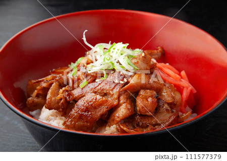 豚バラ焼肉丼 111577379