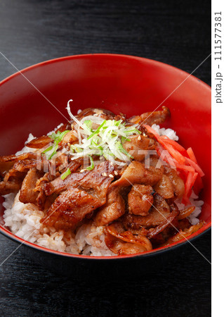 豚バラ焼肉丼 111577381