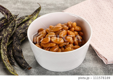 Canned white bean in tomato sauce Canned white bean in tomato sauce 111578189