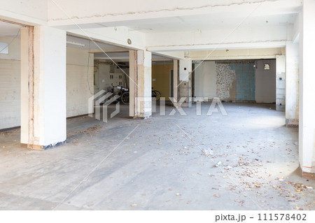 ビル内の空き物件 店舗スペース 空き店舗　 111578402