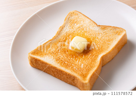 バターを塗ったトースト バターを塗ったトースト 111578572