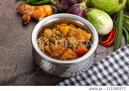 Indian traditional cuisine Aloo mutter 111580371