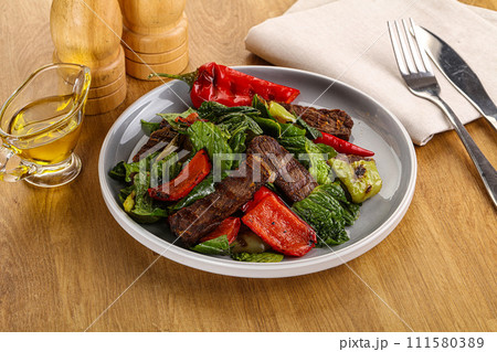 Salad with grilled beef steak 111580389