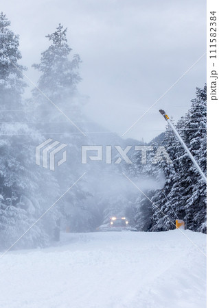 Snow groomer ratrack machine, ski slope Snow groomer ratrack machine, ski slope 111582384
