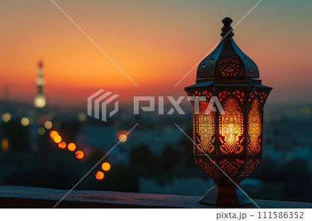 Ramadan Lantern close up 111586352