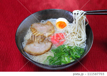 豚骨ラーメン 豚骨ラーメン 111587703