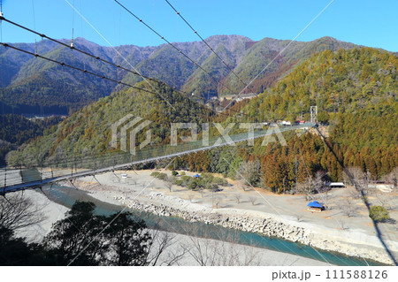 谷瀬の吊橋【日本最長の生活用鉄線の吊橋】 奈良県十津川村 111588126