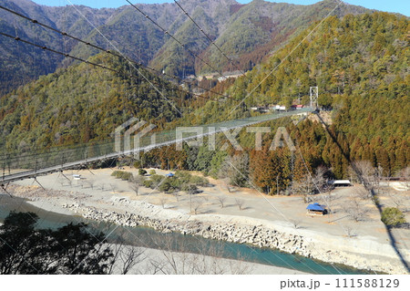 谷瀬の吊橋【日本最長の生活用鉄線の吊橋】 奈良県十津川村 谷瀬の吊橋【日本最長の生活用鉄線の吊橋】 奈良県十津川村 111588129