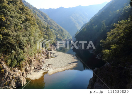 瀞峡 「山彦橋からの眺望」/ 奈良県・三重県・和歌山県【国特別名勝・吉野熊野国立公園】 瀞峡 「山彦橋からの眺望」/ 奈良県・三重県・和歌山県【国特別名勝・吉野熊野国立公園】 111589829