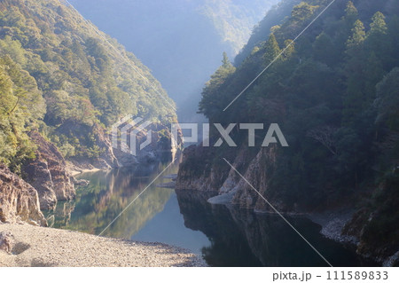 瀞峡 「山彦橋からの眺望」/ 奈良県・三重県・和歌山県【国特別名勝・吉野熊野国立公園】 瀞峡 「山彦橋からの眺望」/ 奈良県・三重県・和歌山県【国特別名勝・吉野熊野国立公園】 111589833