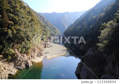 瀞峡 「山彦橋からの眺望」/ 奈良県・三重県・和歌山県【国特別名勝・吉野熊野国立公園】 瀞峡 「山彦橋からの眺望」/ 奈良県・三重県・和歌山県【国特別名勝・吉野熊野国立公園】 111589834