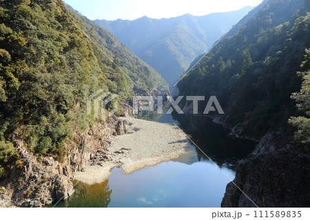 瀞峡 「山彦橋からの眺望」/ 奈良県・三重県・和歌山県【国特別名勝・吉野熊野国立公園】 瀞峡 「山彦橋からの眺望」/ 奈良県・三重県・和歌山県【国特別名勝・吉野熊野国立公園】 111589835