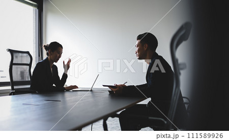 会議室でのビジネス 111589926