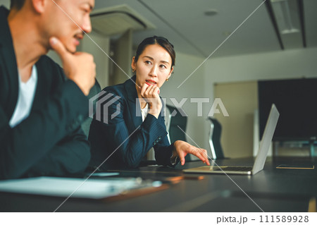 会議室でのビジネス 111589928