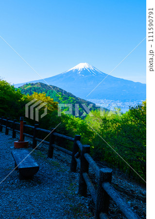 御坂峠から望む富士山(5月) 御坂峠から望む富士山(5月) 111590791