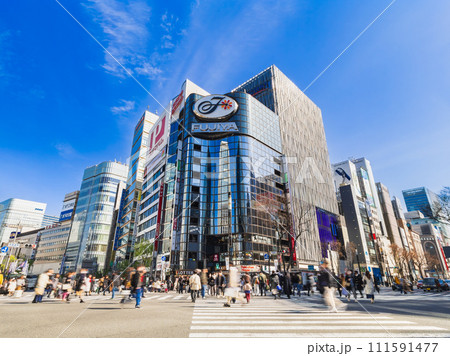 休日の銀座 数寄屋橋交差点 休日の銀座 数寄屋橋交差点 111591477