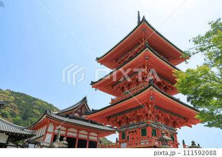 京都 音羽山清水寺の三重塔(子安の塔) 京都 音羽山清水寺の三重塔(子安の塔) 111592088