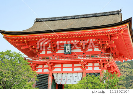 世界遺産 京都清水寺の仁王門 世界遺産 京都清水寺の仁王門 111592104